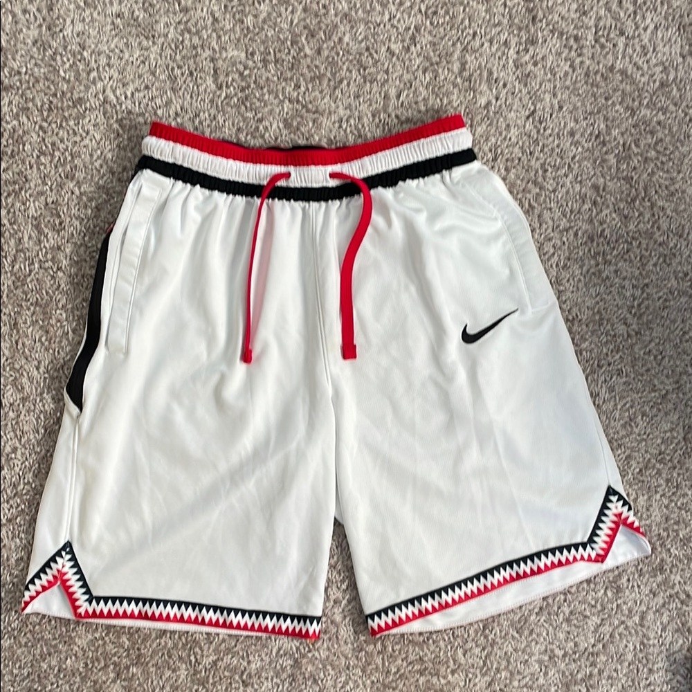 Nike basketball DNA Shorts White and Red Athletic Size Medium